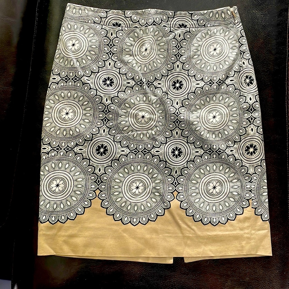 Patterned pencil skirt